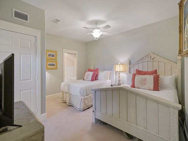 Oceanfront Luxury Vacation Home Sleeps 18 Guests in Destin