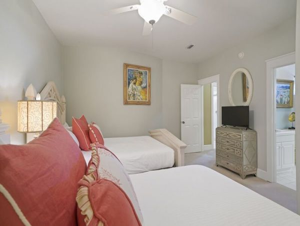 Oceanfront Luxury Vacation Home Sleeps 18 Guests in Destin
