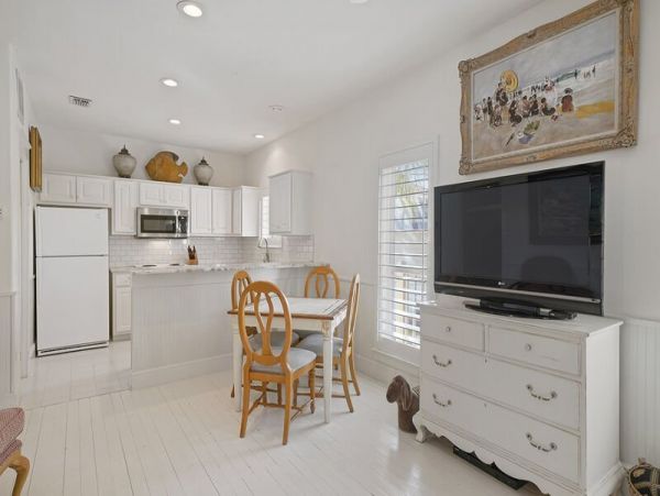 Oceanfront Luxury Vacation Home Sleeps 18 Guests in Destin