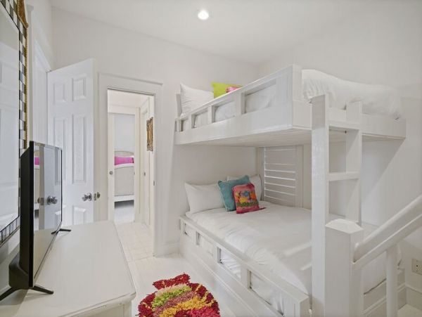Oceanfront Luxury Vacation Home Sleeps 18 Guests in Destin