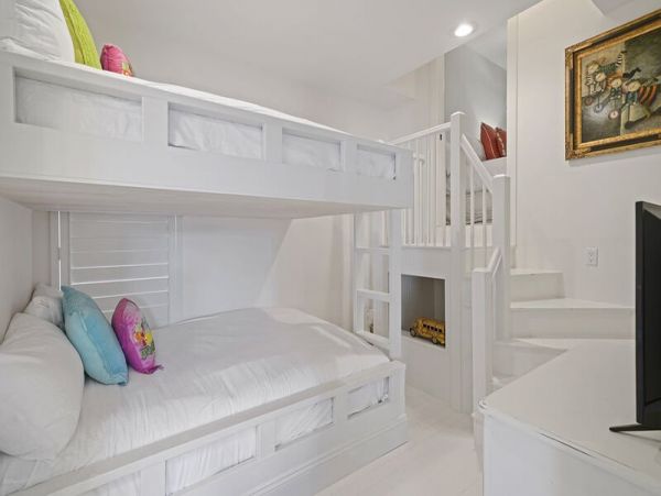 Oceanfront Luxury Vacation Home Sleeps 18 Guests in Destin