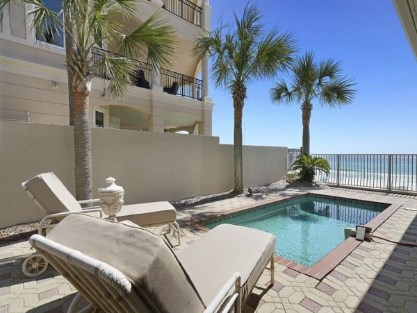 Oceanfront Luxury Vacation Home Sleeps 18 Guests in Destin