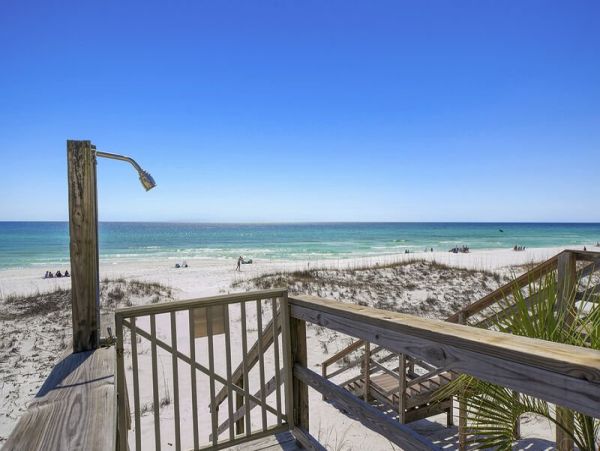 Oceanfront Luxury Vacation Home Sleeps 18 Guests in Destin