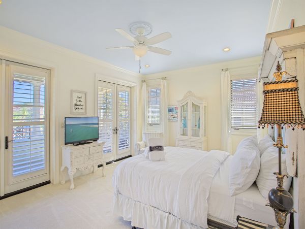Short Walk to Beach Miramar Vacation Home Private Pool