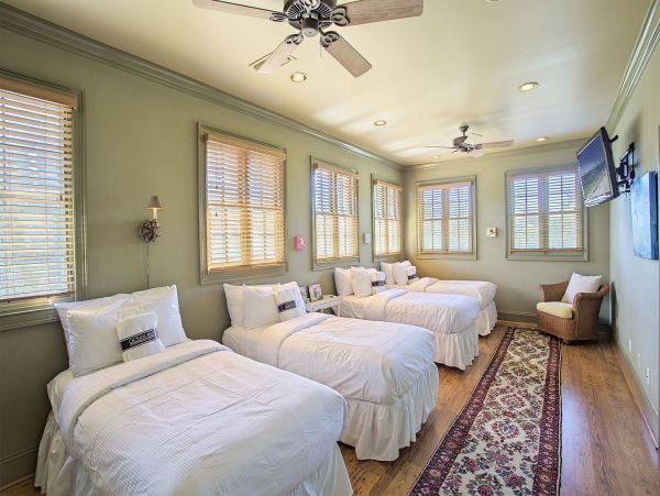 Short Walk to Beach Miramar Vacation Home Private Pool