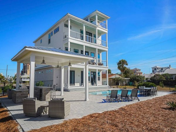 Spacious and Luxurious Family Home with Private Pool & Spa