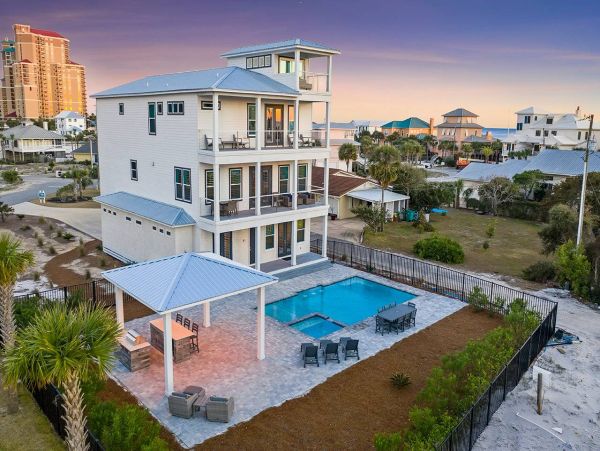 Spacious and Luxurious Family Home with Private Pool & Spa
