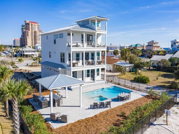 Spacious and Luxurious Family Home with Private Pool & Spa