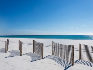 Prime Location 2 Bedroom Condo Sleeps 6 Short Walk to Beach