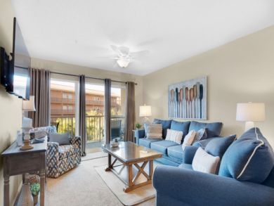 Prime Location 2 Bedroom Condo Sleeps 6 Short Walk to Beach