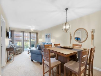 Prime Location 2 Bedroom Condo Sleeps 6 Short Walk to Beach