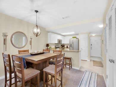 Prime Location 2 Bedroom Condo Sleeps 6 Short Walk to Beach