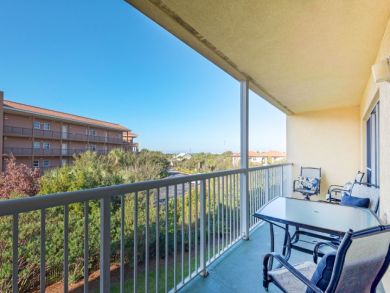 Prime Location 2 Bedroom Condo Sleeps 6 Short Walk to Beach