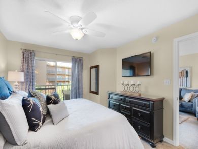Prime Location 2 Bedroom Condo Sleeps 6 Short Walk to Beach
