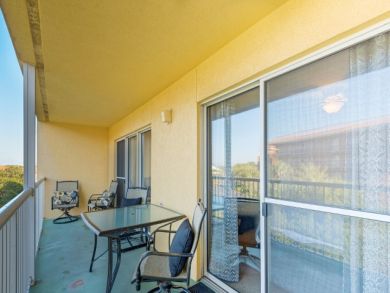 Prime Location 2 Bedroom Condo Sleeps 6 Short Walk to Beach