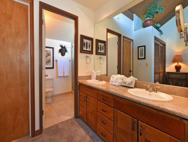 Kahana Luxury Three Bedroom Ocean Views Steps to Beach