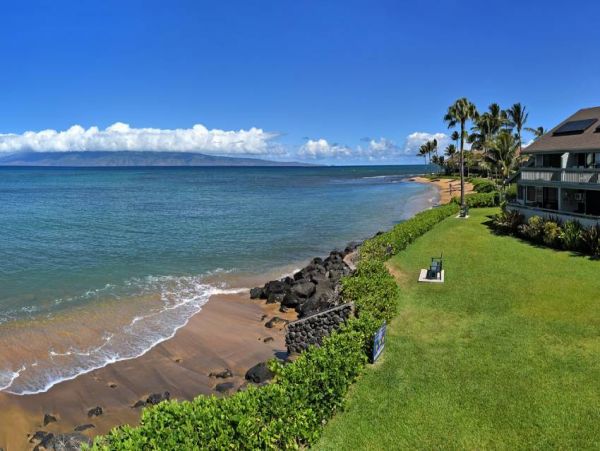 Kahana Luxury Three Bedroom Ocean Views Steps to Beach