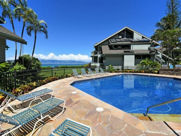 Kahana Luxury Three Bedroom Ocean Views Steps to Beach