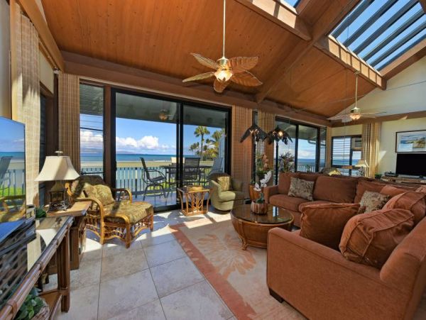 Kahana Luxury Three Bedroom Ocean Views Steps to Beach