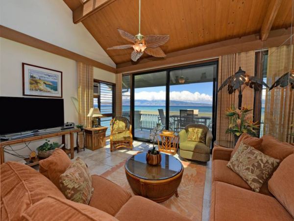 Kahana Luxury Three Bedroom Ocean Views Steps to Beach