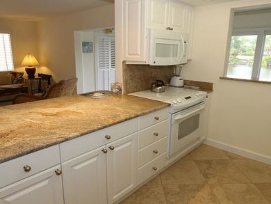 Walk to Beach 2 Bedroom Vacation Condo in Sanibel