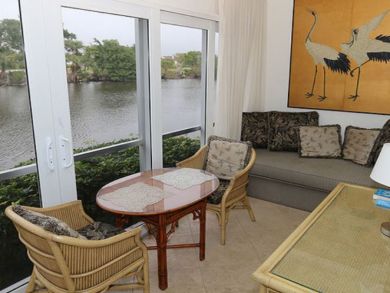 Walk to Beach 2 Bedroom Vacation Condo in Sanibel