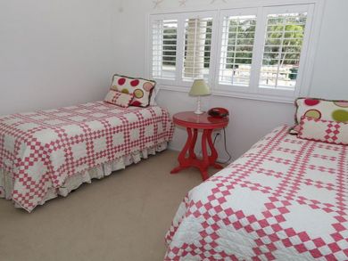 Walk to Beach 2 Bedroom Vacation Condo in Sanibel