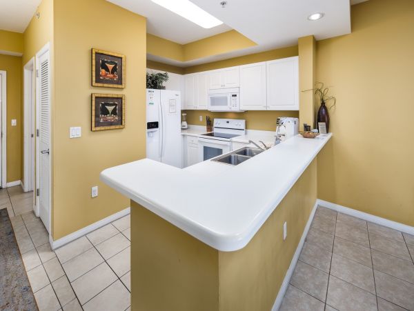 Three Bedroom Penthouse with Great Amenities & Location