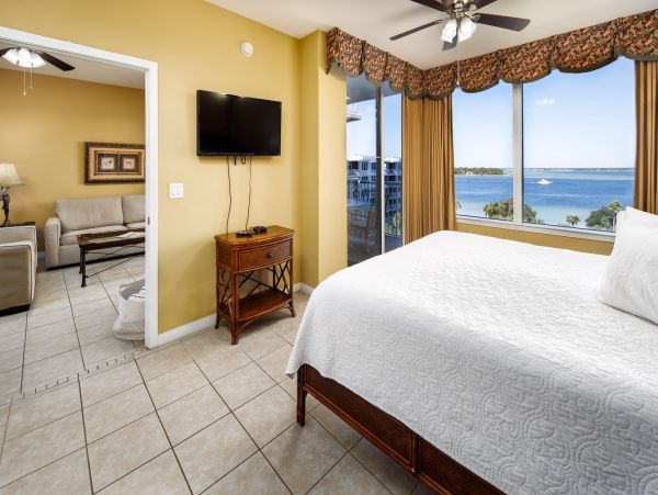 Three Bedroom Penthouse with Great Amenities & Location