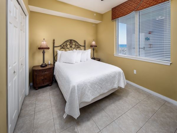 Three Bedroom Penthouse with Great Amenities & Location