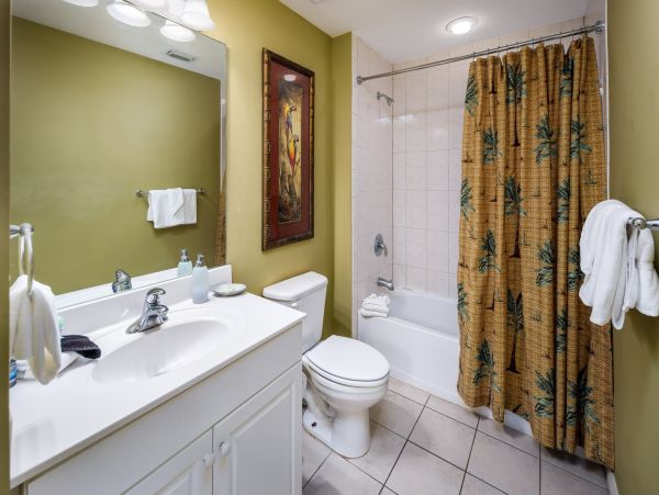 Three Bedroom Penthouse with Great Amenities & Location