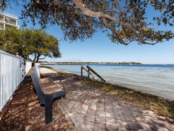 Three Bedroom Penthouse with Great Amenities & Location