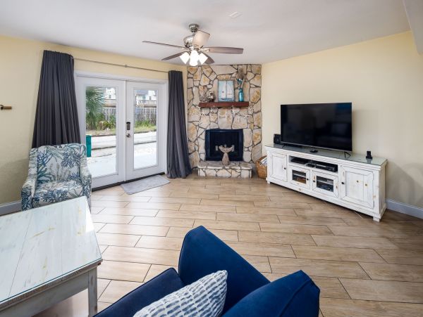 Pet-Friendly Okaloosa Island Townhome Near the Beach