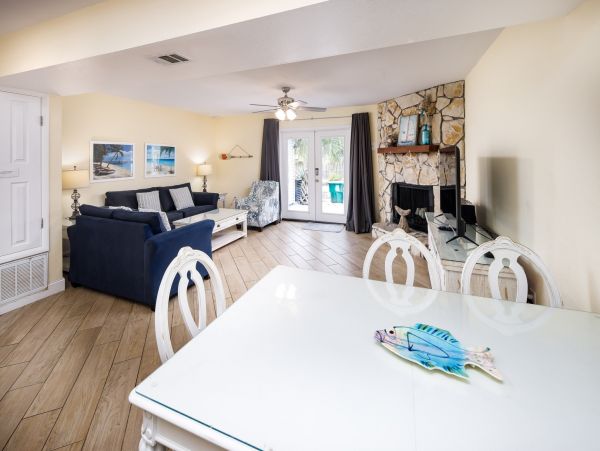 Pet-Friendly Okaloosa Island Townhome Near the Beach