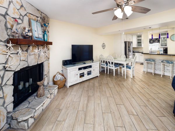 Pet-Friendly Okaloosa Island Townhome Near the Beach