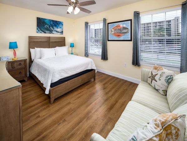 Pet-Friendly Okaloosa Island Townhome Near the Beach
