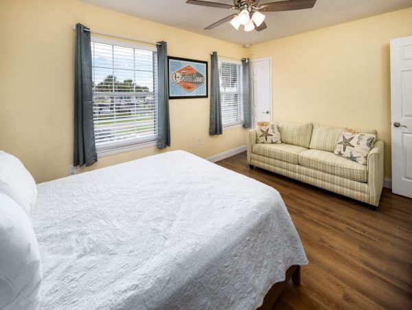 Pet-Friendly Okaloosa Island Townhome Near the Beach