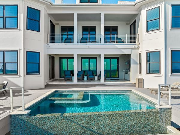 Gulf Front Paradise With Seven Bedrooms And Private Pool