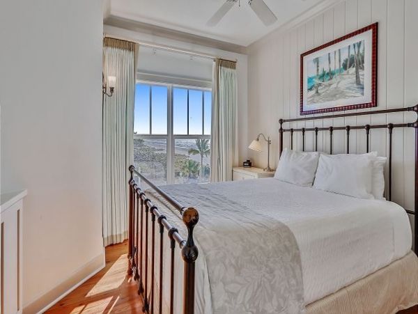 Spacious Beachfront 3 Bedroom Gulf Views
