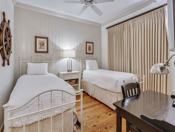 Spacious Beachfront 3 Bedroom Gulf Views
