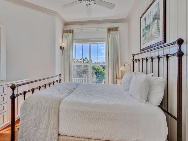 Spacious Beachfront 3 Bedroom Gulf Views