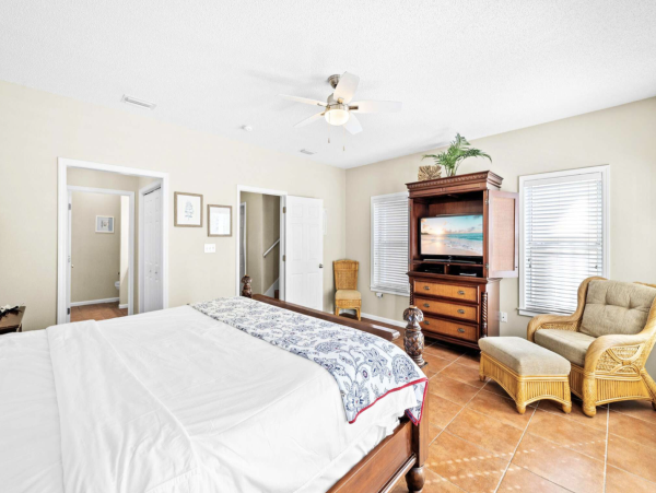 Four bedroom Amazing Town Home Can Accommodate 16 guests