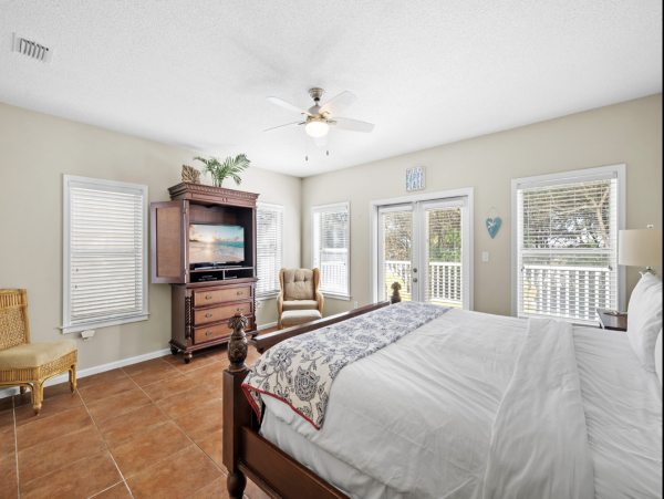 Four bedroom Amazing Town Home Can Accommodate 16 guests