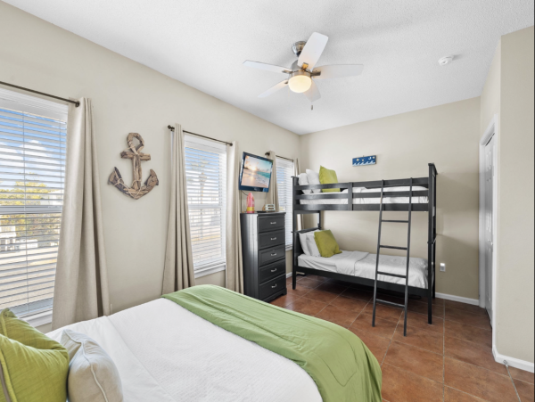 Four bedroom Amazing Town Home Can Accommodate 16 guests