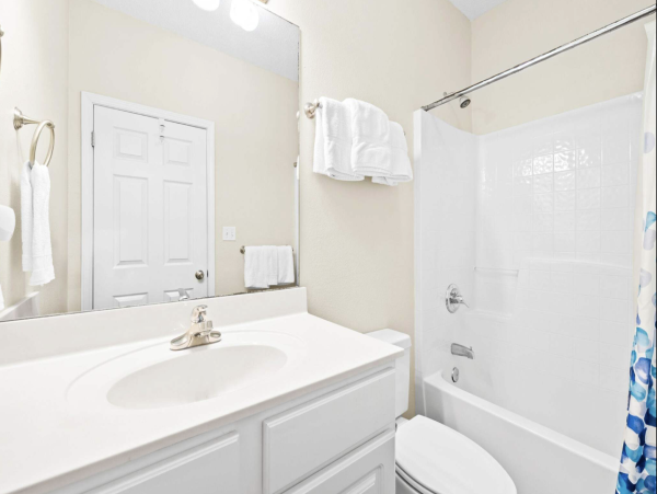 Four bedroom Amazing Town Home Can Accommodate 16 guests