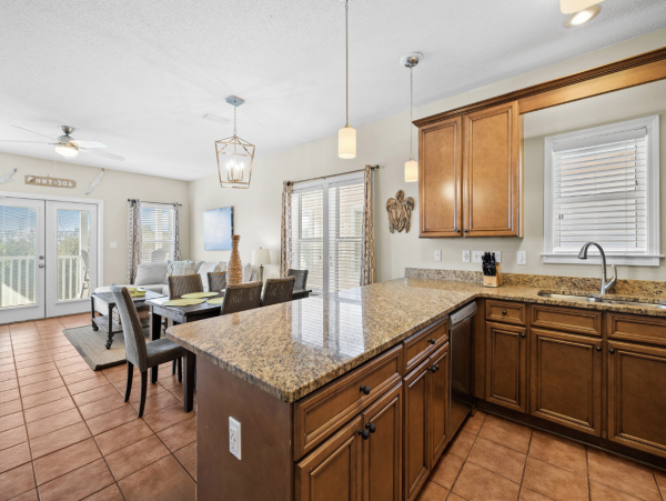 Four bedroom Amazing Town Home Can Accommodate 16 guests