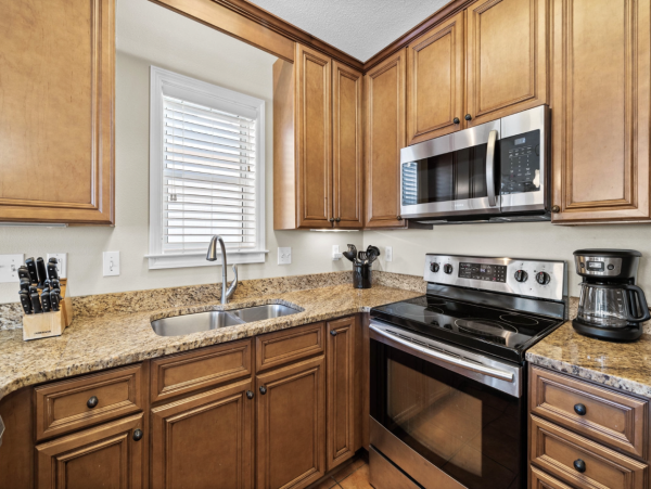 Four bedroom Amazing Town Home Can Accommodate 16 guests
