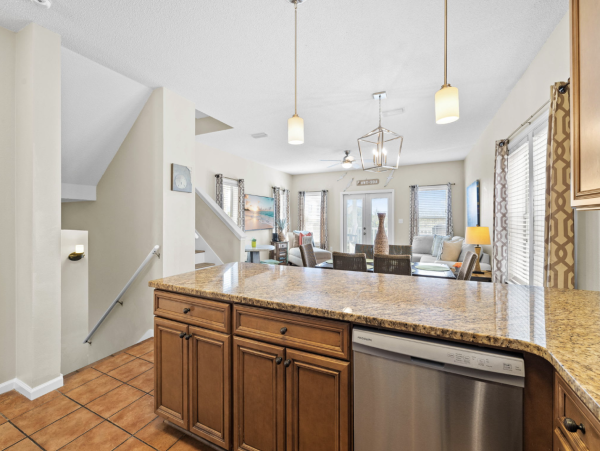 Four bedroom Amazing Town Home Can Accommodate 16 guests