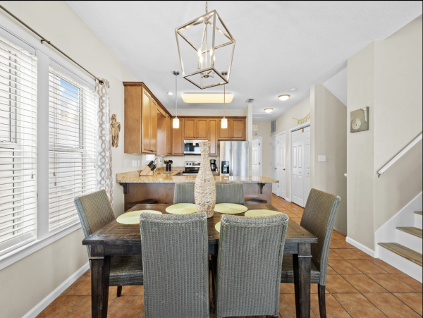 Four bedroom Amazing Town Home Can Accommodate 16 guests