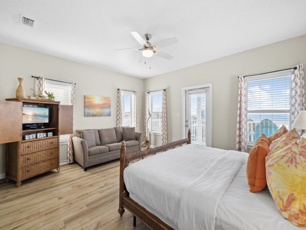 Four bedroom Amazing Town Home Can Accommodate 16 guests